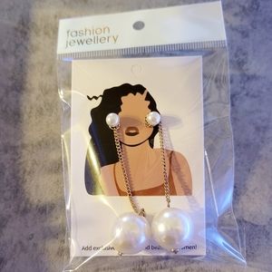 Women drop earrings